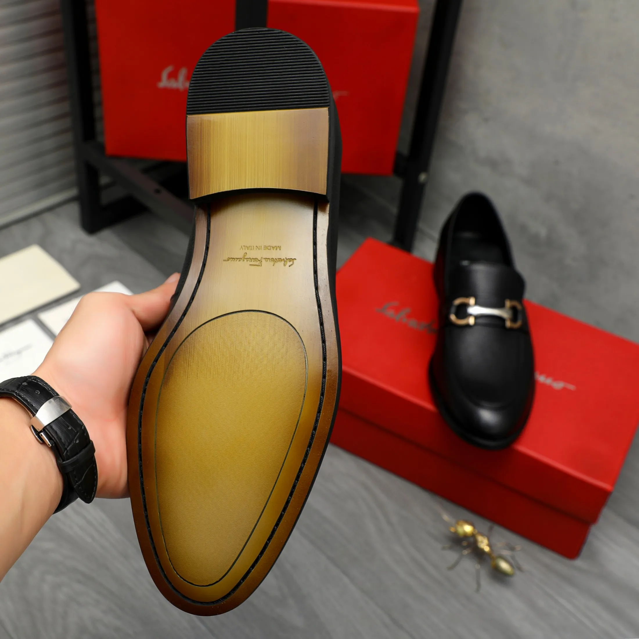 Men's shoes 💰420 Product trademark: Ferragamo " Ferragamo ] Business slip-on leather shoes Regular size: 39-45 (38.46 custom-made, non-refundable) Product materials: Selected small pebbled cowhide upper, sheepskin lining, original rubber outsole